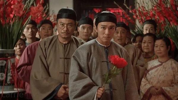 回看吴孟达这几十年,参演电影近150部,电视剧近100部,虽然从未做过
