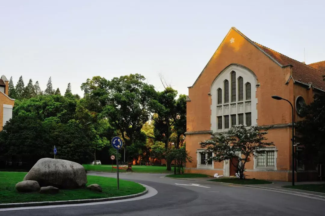 上海理工大学大礼堂图片