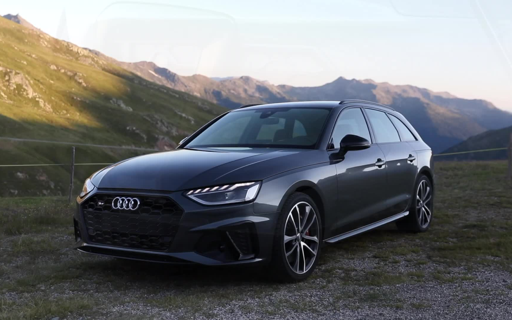 奥迪s4新车百公里提速47秒入门不到50万性价比牛了