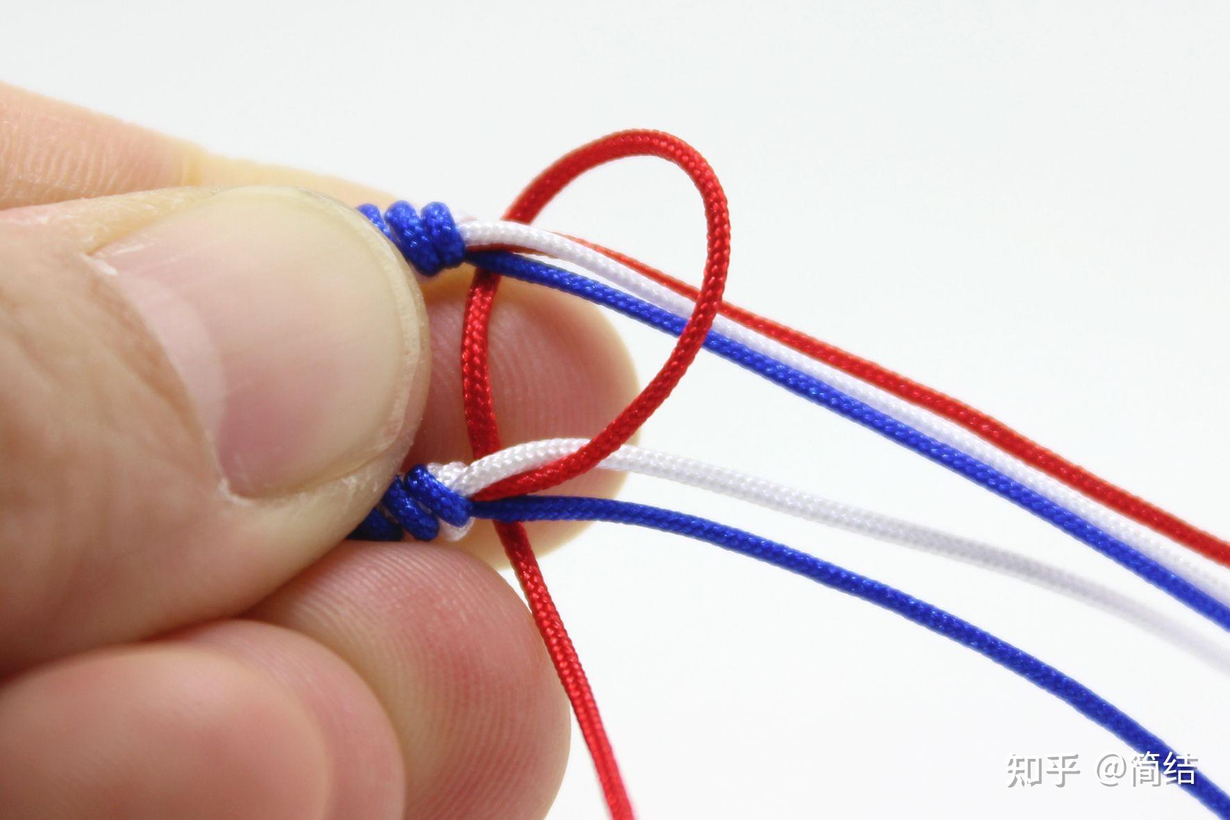 私房红手绳,名字叫做八股平安绳,因为它主要是由八股平安结编织的寓意