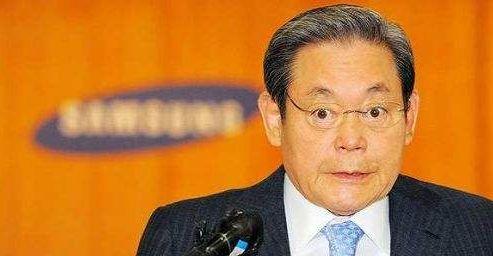 李允馨陪父亲去美国德州接受癌症治疗以后,回到韩国才与赵文虞碰面,看