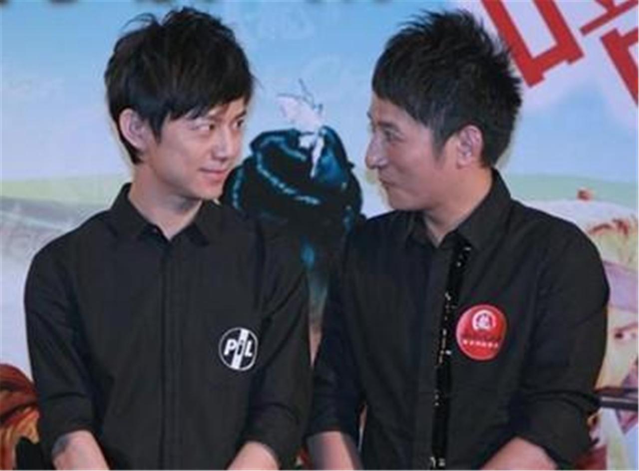 2008年,何炅又被传出与戴军关系亲密.