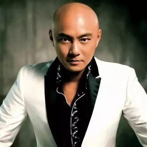 当我们怀念张国荣的时候到底在怀念他什么