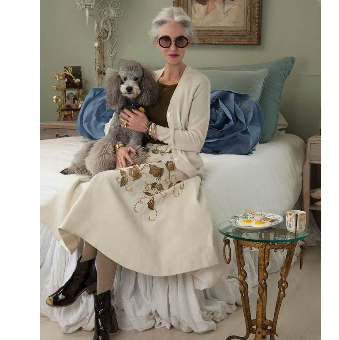 72岁满脸皱纹满头白发的老太太活成了我们都羡慕的老年样子