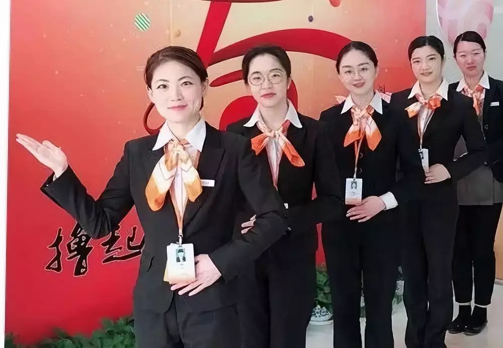 宁波银行上海分行开展迎进博创最美服务窗口活动