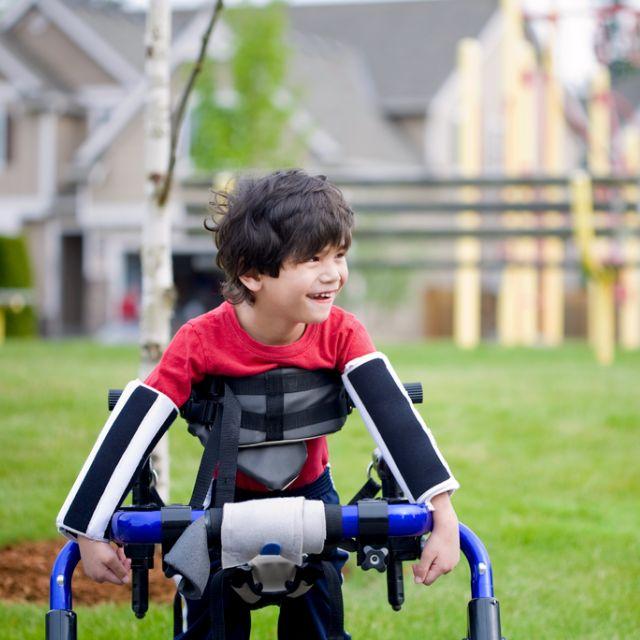 怕孩子自卑,我一直没和他沟通他残疾的事,却没想到这是最糟的做法