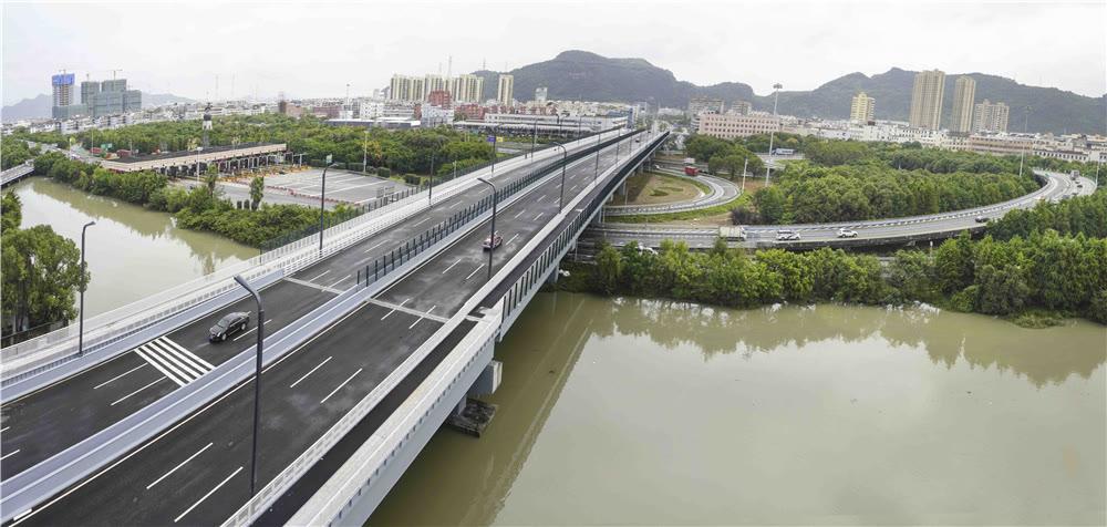 今年国庆,钱江路到耐宝路段已经试通车,马鞍岭隧道也已贯通.