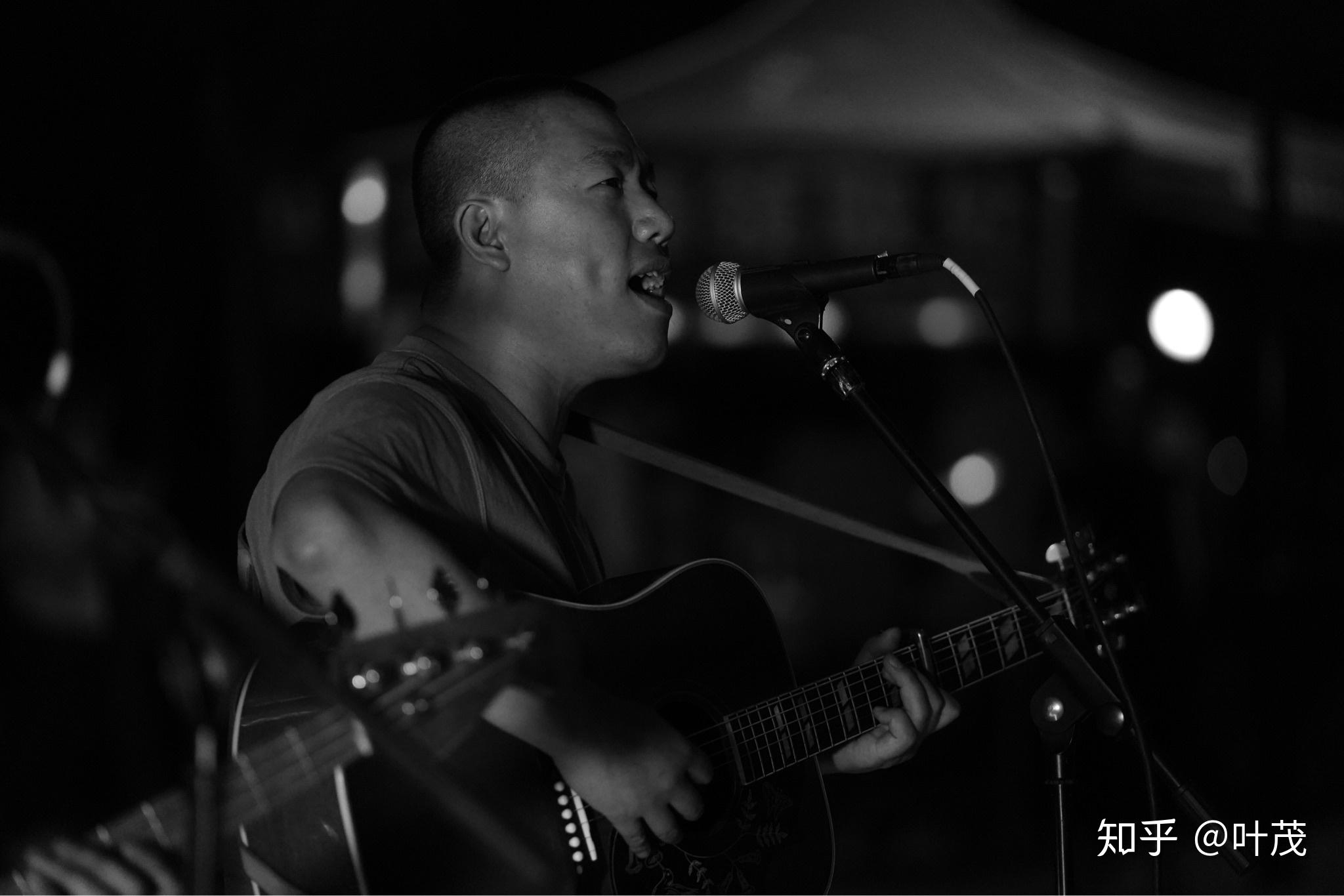 学习吉他应该先学指弹还是先学和弦