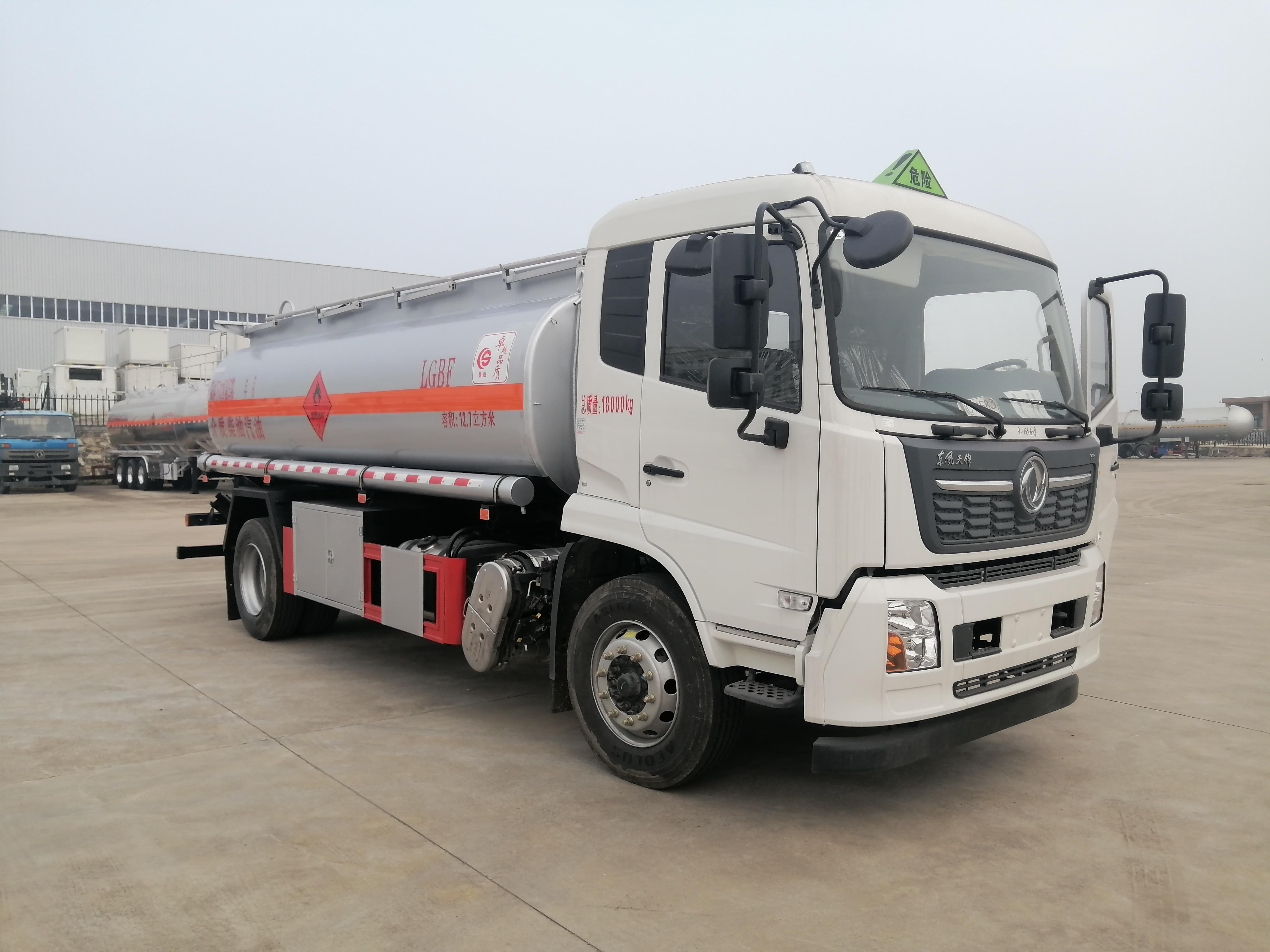 东风天锦油罐车127方运油车