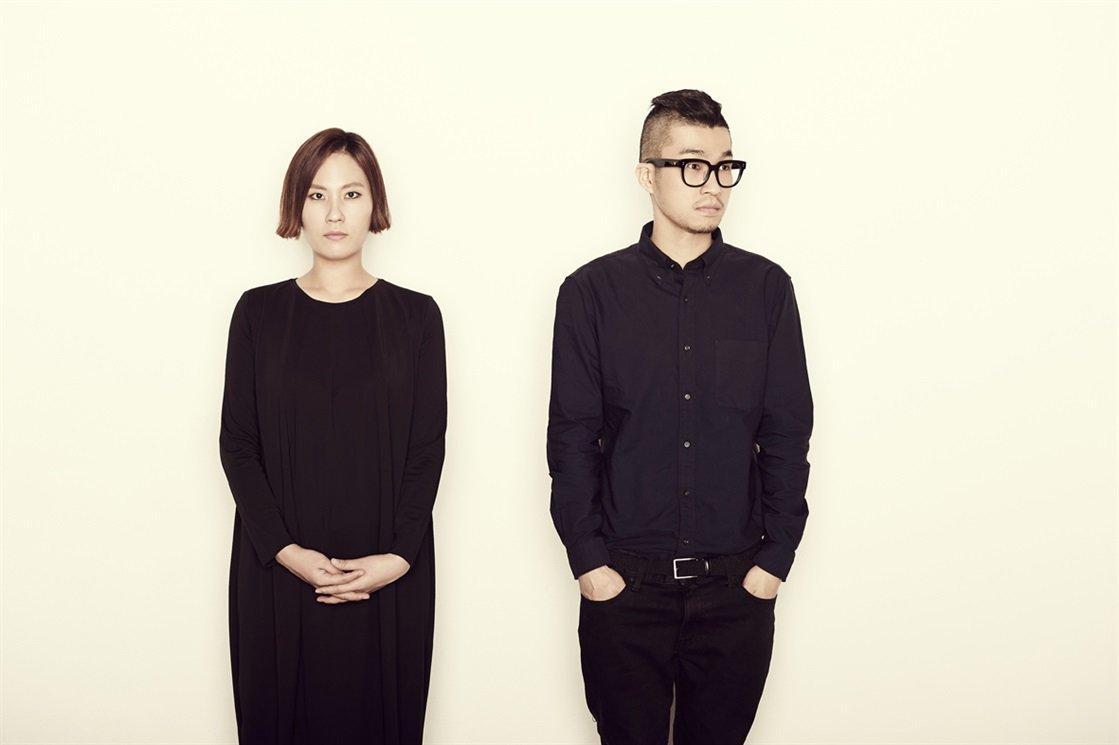 yeonjoo koo 擅长将对文化的理解融入服装设计,jinwoo choi 有着灵巧