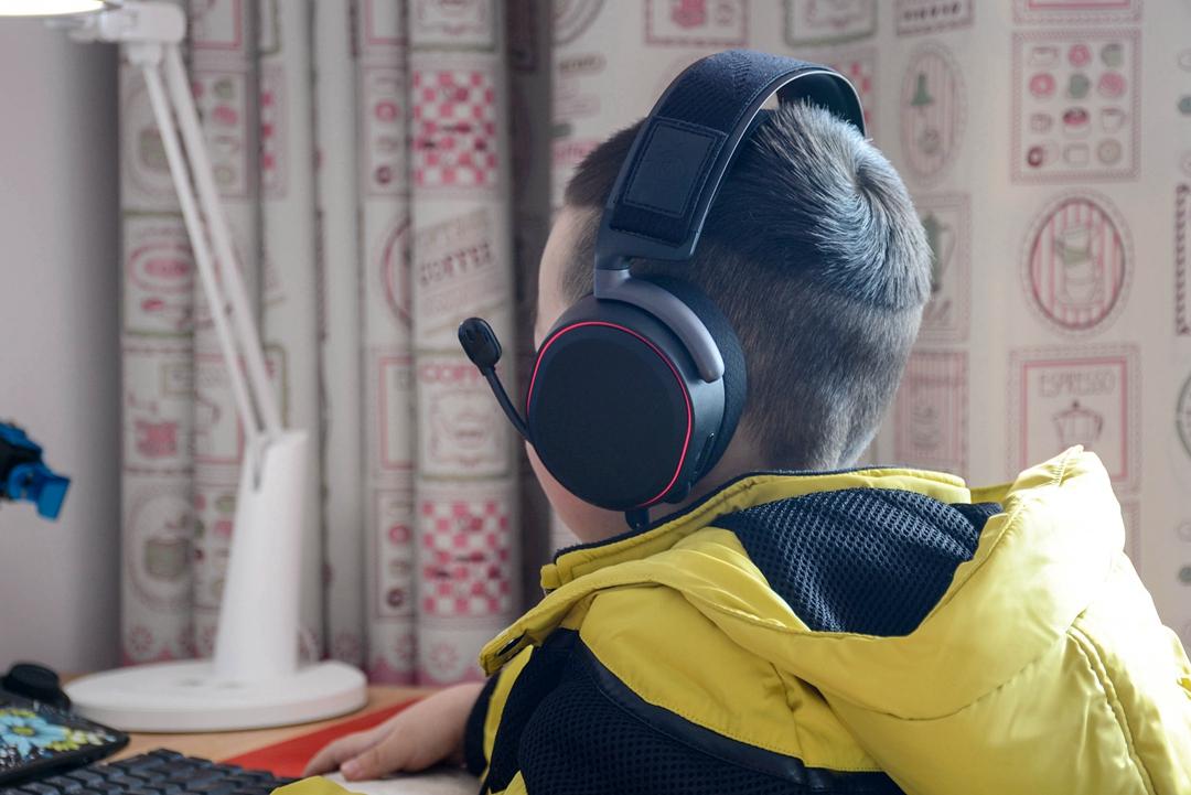 hifi听声辨位轻松12杀吃鸡赛睿电竞游戏耳机体验