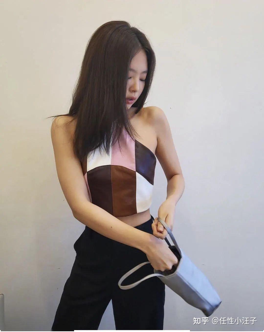 清凉舒适的“挂脖装”又流行回来了，让你自信露出优美肩颈线 - 知乎