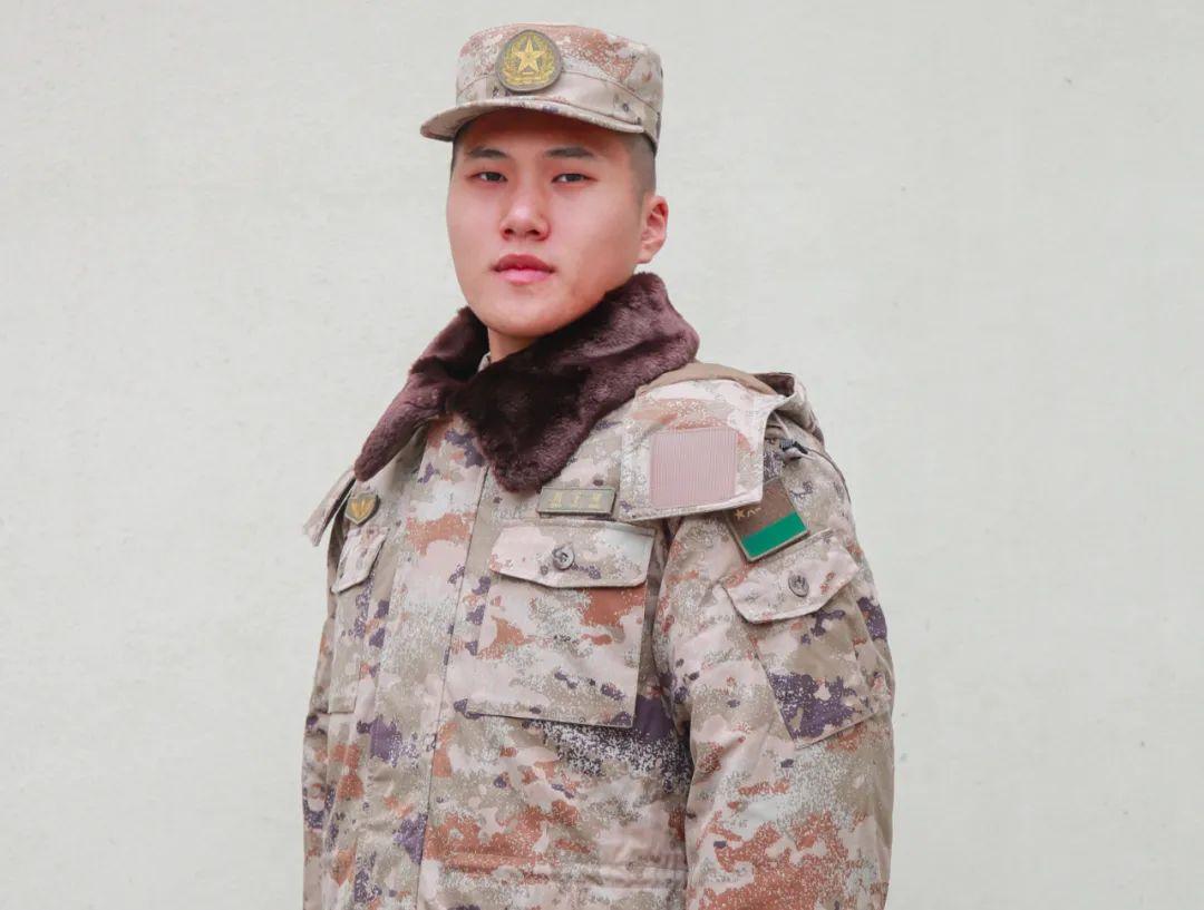 21式作训大衣上身实拍变的是军服款式不变的是使命担当每一套军服都