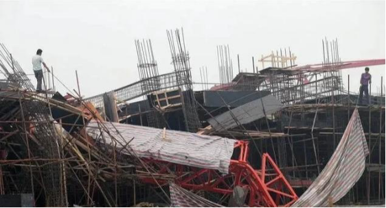 浇砼泥工:浇砼时要徒手控制泵口软管或布料机口,物体打击事故常有发生