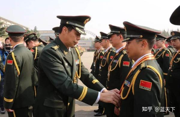 现在去当兵，2年体验一下，还是服役满12年，让政府安排工作？ - 知乎