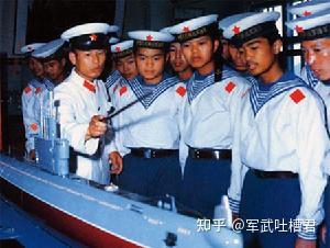 中国海军军服70年演变史，85式最具杀气，07式颜值最高- 知乎