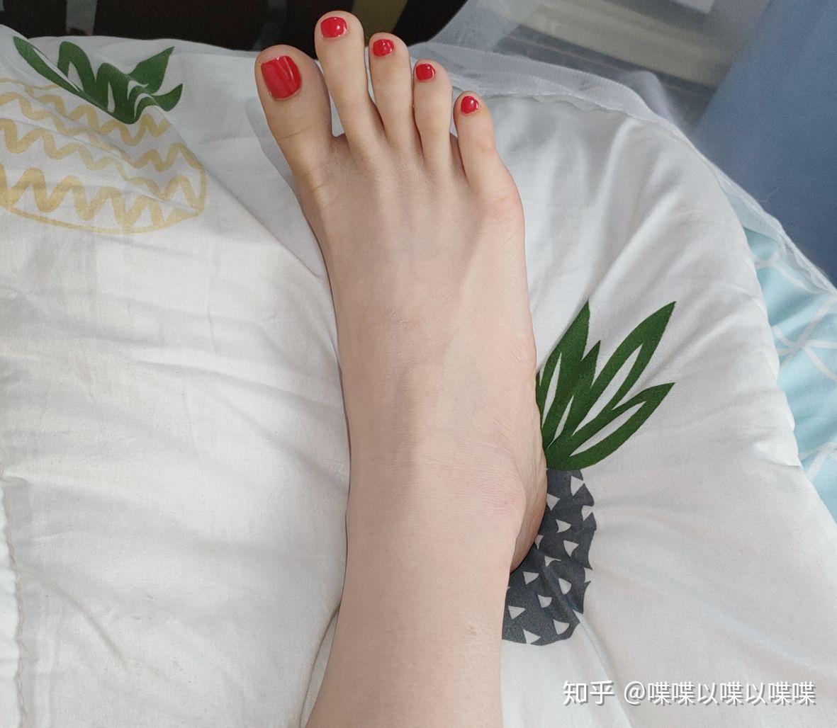 女生的脚好看是什么样的