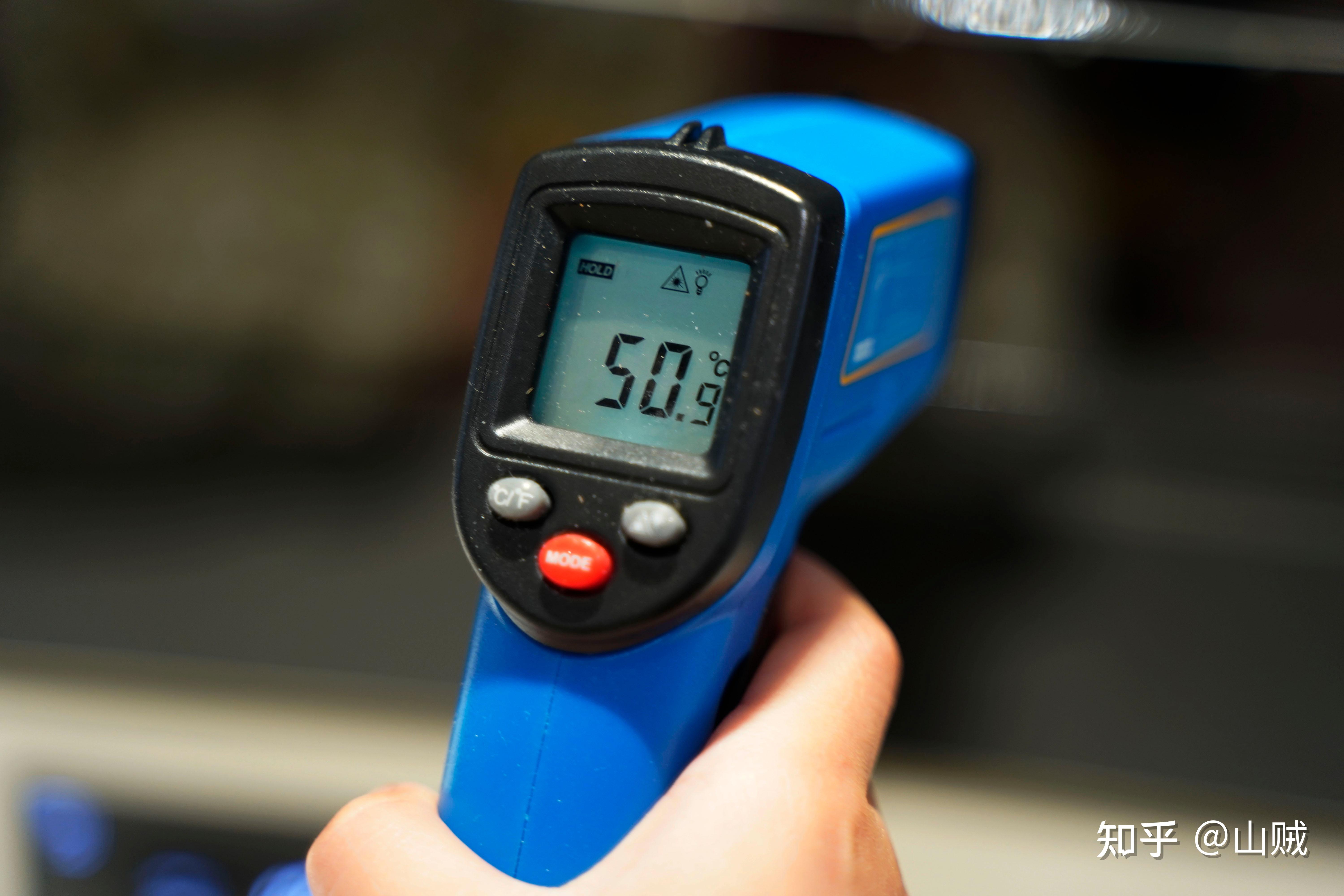 在用170度烘烤玛格丽特饼干的时候,用测温枪测试了一下温度,大概在50