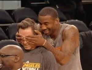 篮球使用足球的红黄牌规则会是怎样的情景? -