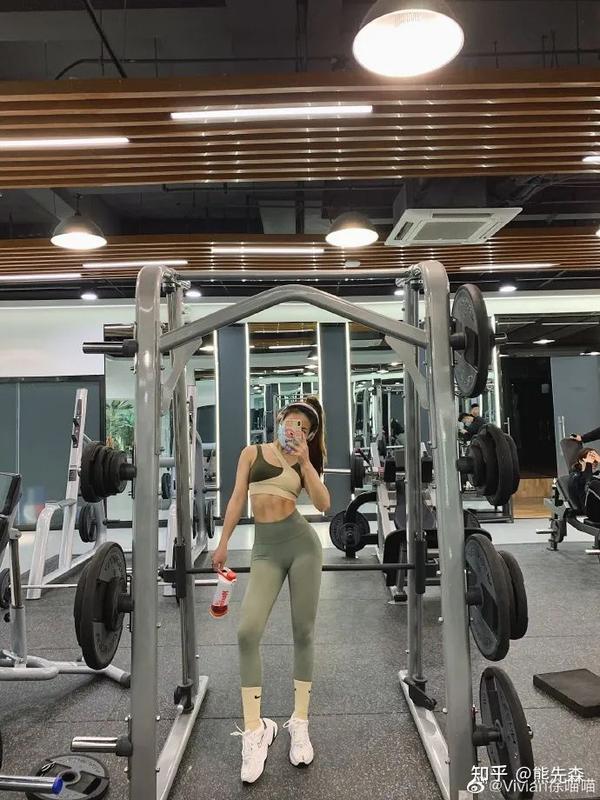 (图片来源vivian徐喵喵,侵删)因为好身材,在微博上倍受粉丝关注一名地