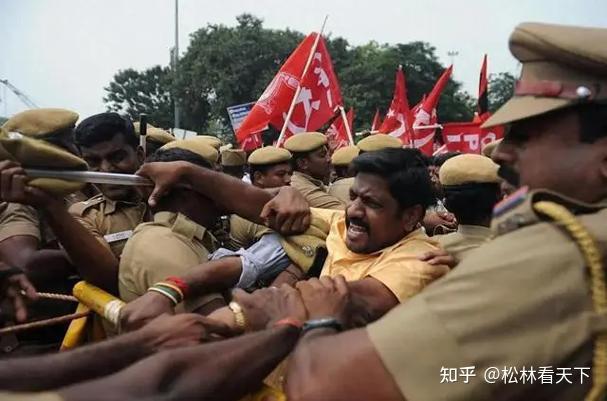 自1967年以来,他们频繁与印度军队发生冲突,不断袭击政府部队和官员