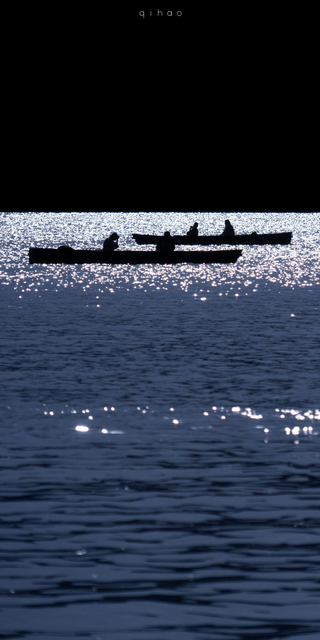 有没有类似这样的清冷壁纸?