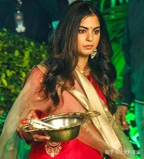 亚洲第一白富美伊莎一场婚礼耗资7亿海运大象来镇场