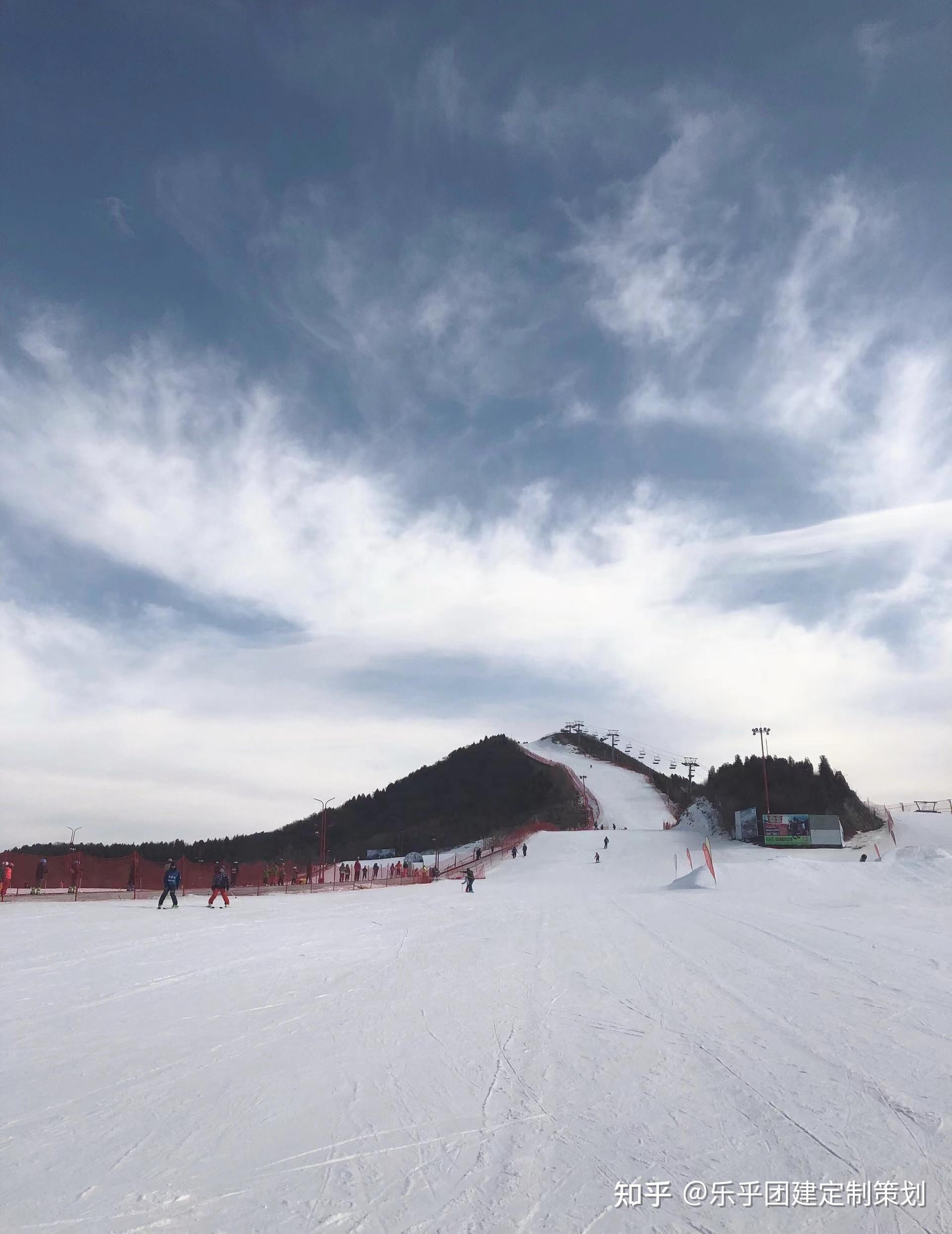 北京冬季团建推荐滑雪场推荐莲花山滑雪场各种形式团建均可定制