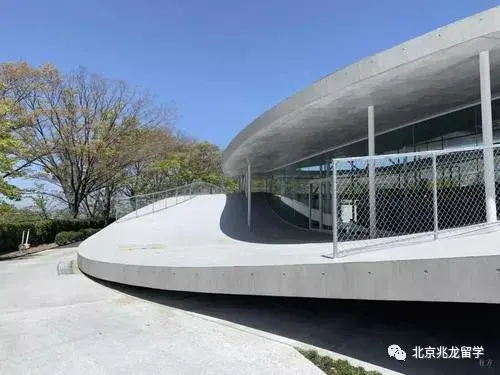 神户艺术工科大学院校介绍:神户艺术工科大学是一所位于神户的私立