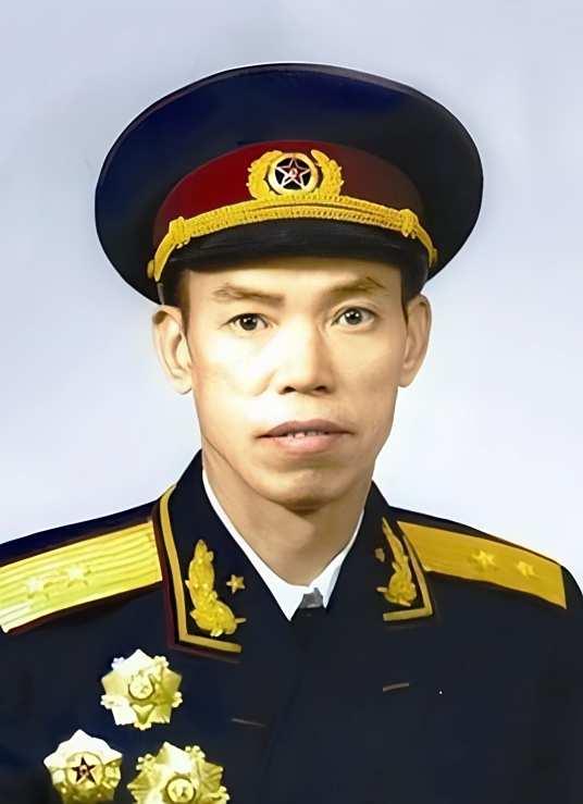 1973年，秦基伟接替梁兴初职务，8年后又在会场为梁兴初仗义执言 - 知乎