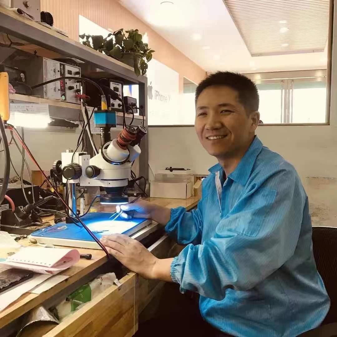 手机屏幕突然出现一条绿线,是坏了还是被坑了?修之前先看这篇