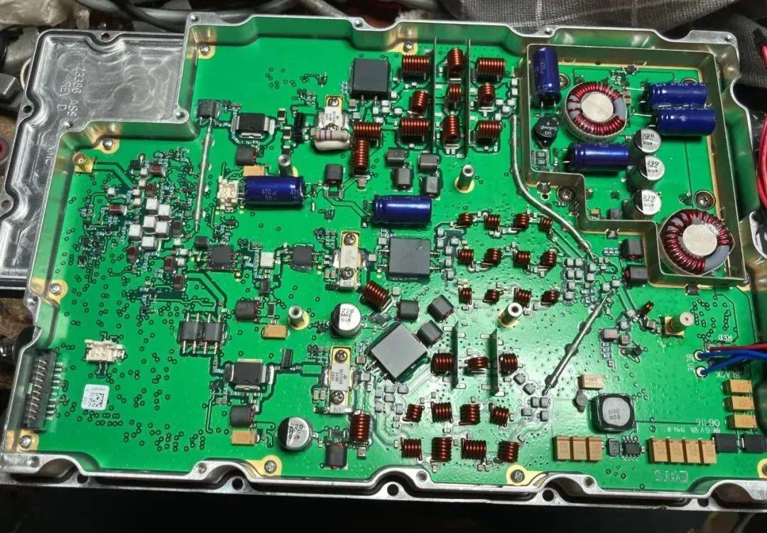 拆了一个美军电台PRC-148 JEM和配套车载功放AN/VRC-111，设计不是一般复杂！ - 知乎