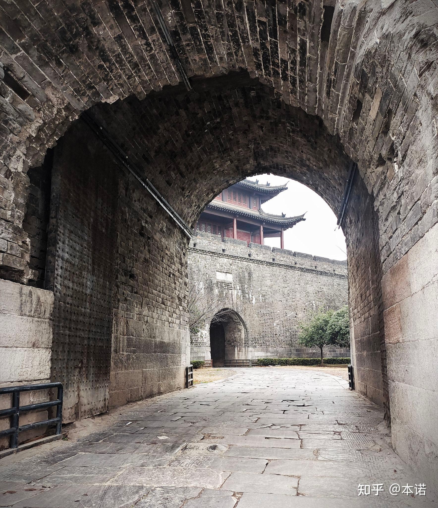 《孤城》