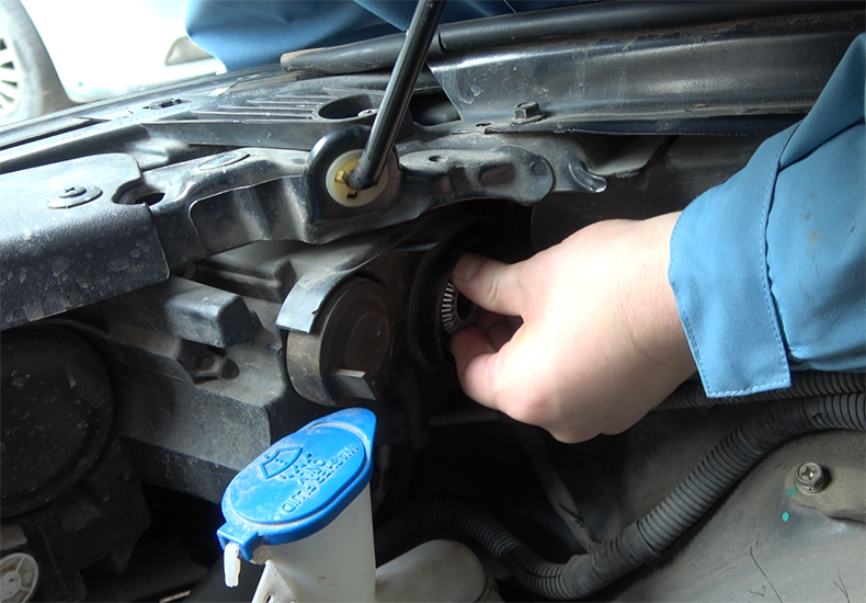 吉利帝豪国货之光换灯记升级九加一led汽车大灯