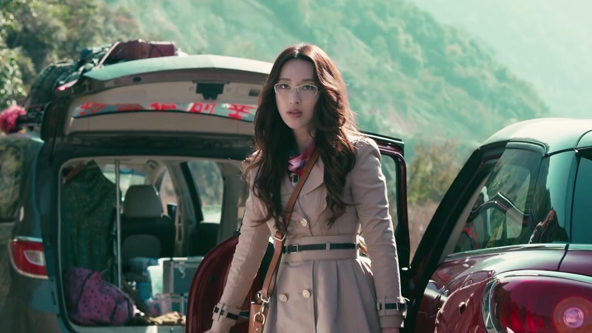 张茜的《用力活着》,唱出了许多人生活的心酸和无奈,句句戳心