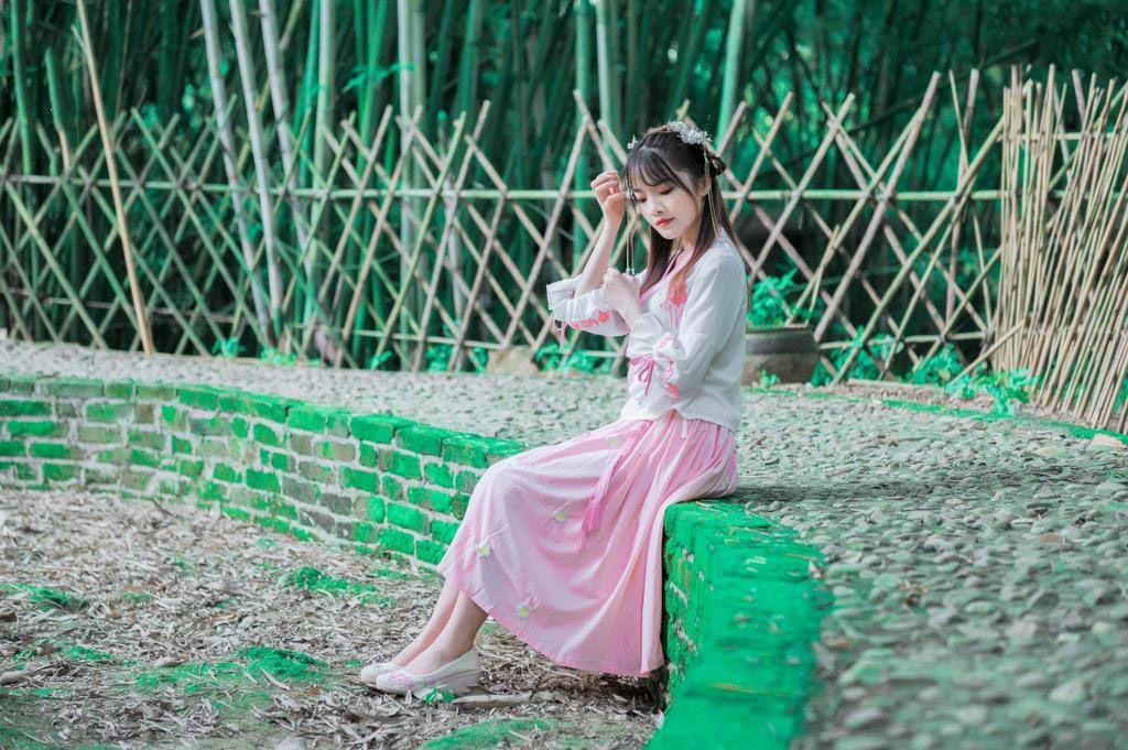 又纯又欲美女写真&壁纸:紫诰新垂作解恩,将星还拱北辰来