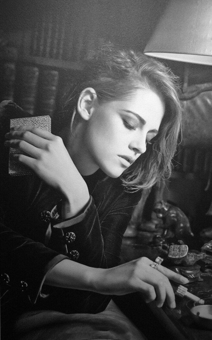 有没有克里斯汀斯特尔特的全面屏照片或者壁纸