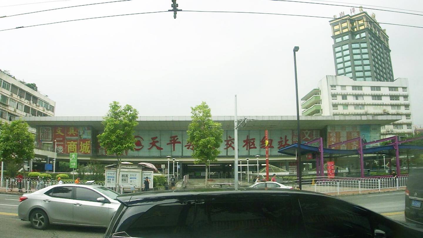 广州天河天平架公交枢纽站来来往往的人群中可否有你的身影