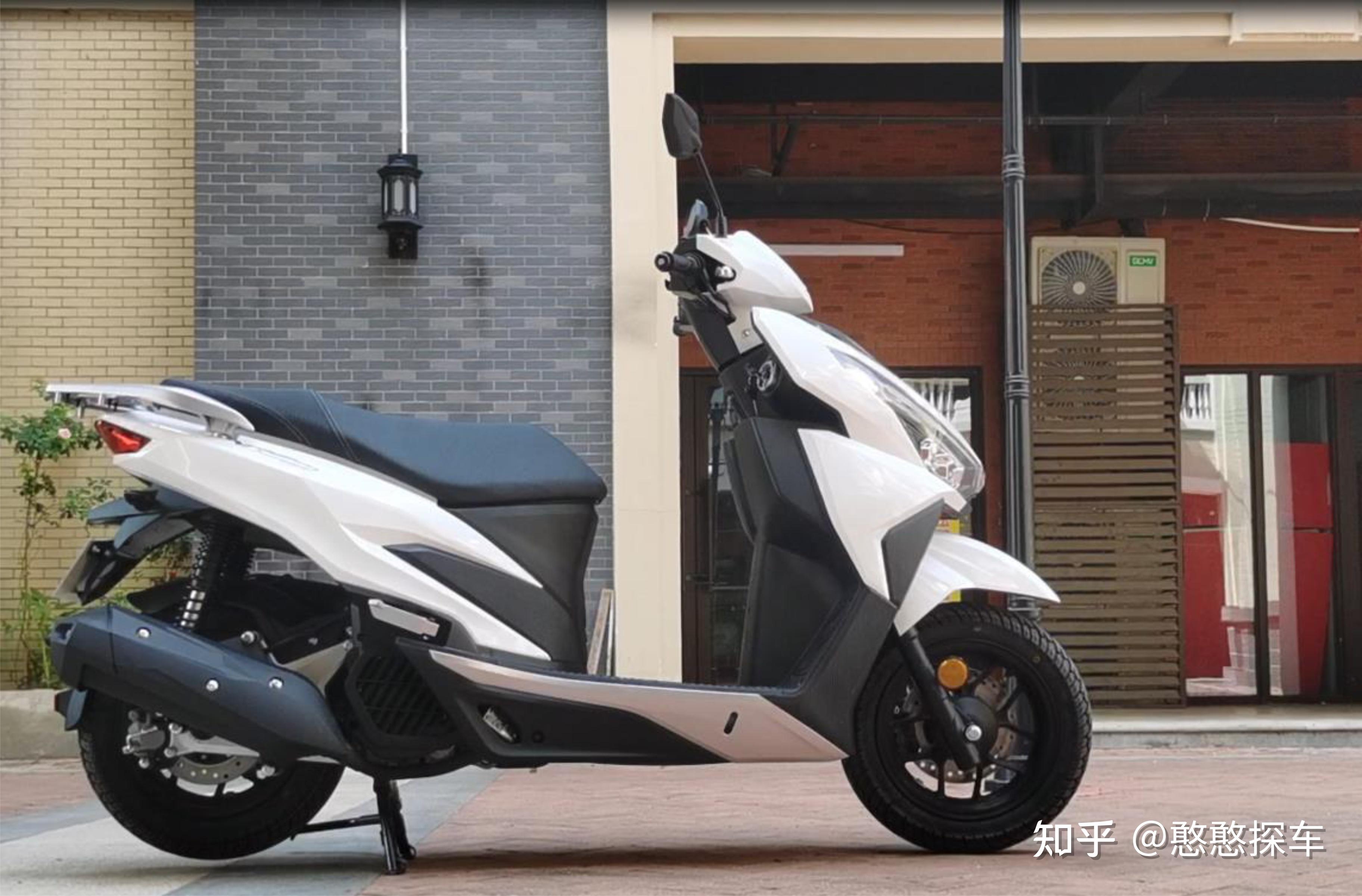 开车过夏天突破国产小踏板安全配置的先行者大阳vrs125