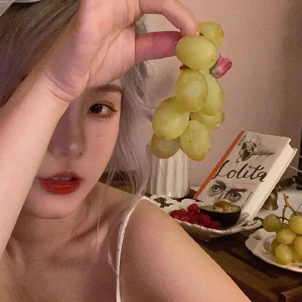 一组芳华绝代的女生头像请签收