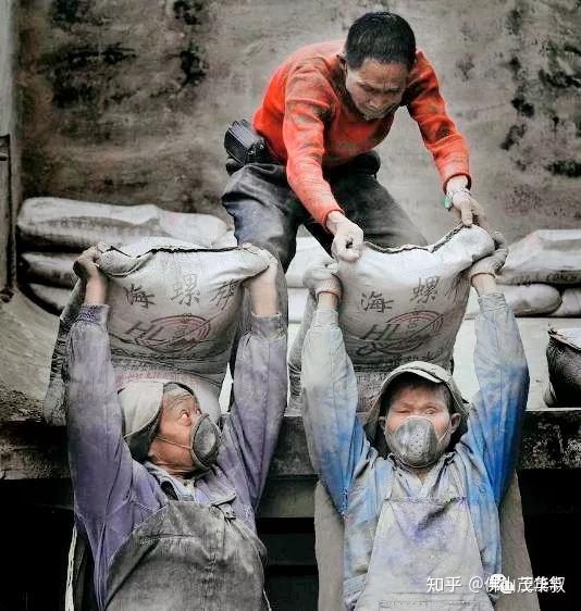 以后再无"农民工",但他们的忘我奉献和时代功绩将永载史册