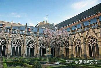 中世纪时期欧洲建筑的特点与风格,对它的发展历程有什么深远影响? - 知乎