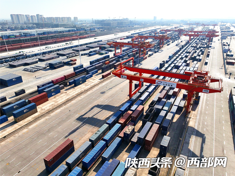 从西安到巴西陕西首开至南美国际铁海联运班列新线路