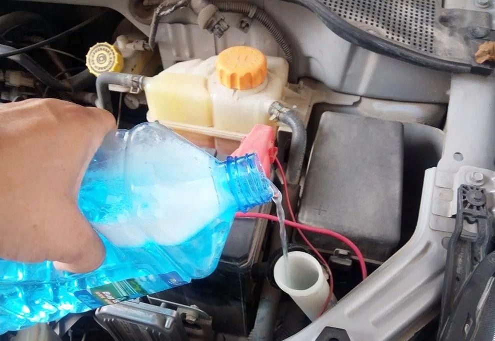 更换防冻玻璃水