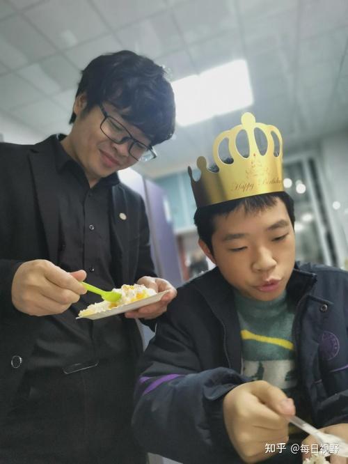 17岁逐梦少年深陷绝境,爱与希望亟待汇聚 - 知乎