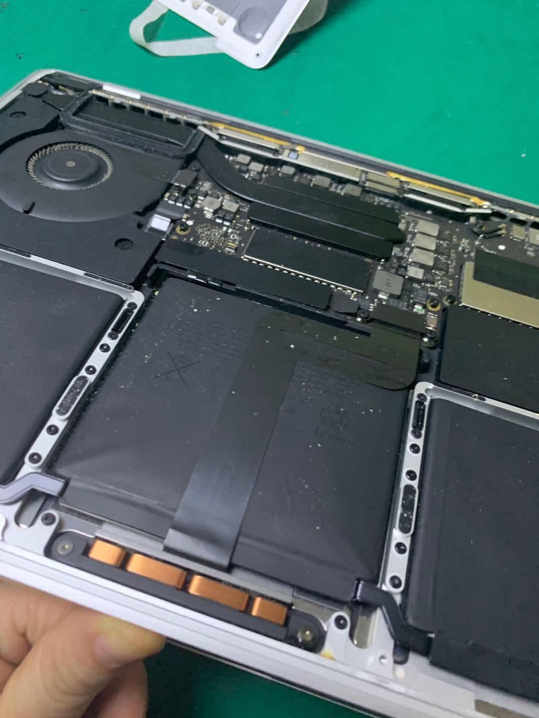 苹果电池鼓包,键盘触摸板鼓起,更换电池
