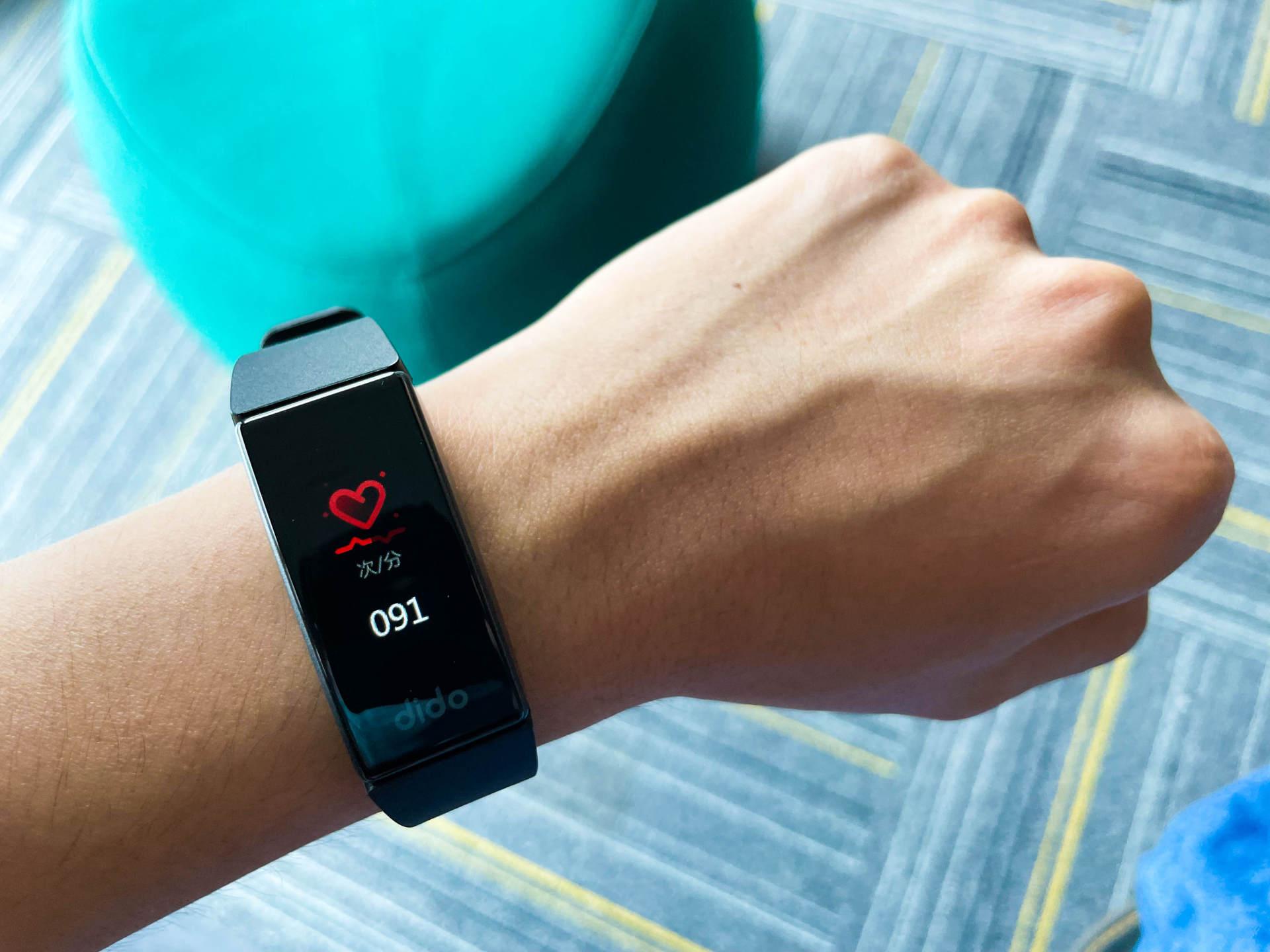 didof11s手环评测血压心率自动可测续航更出色