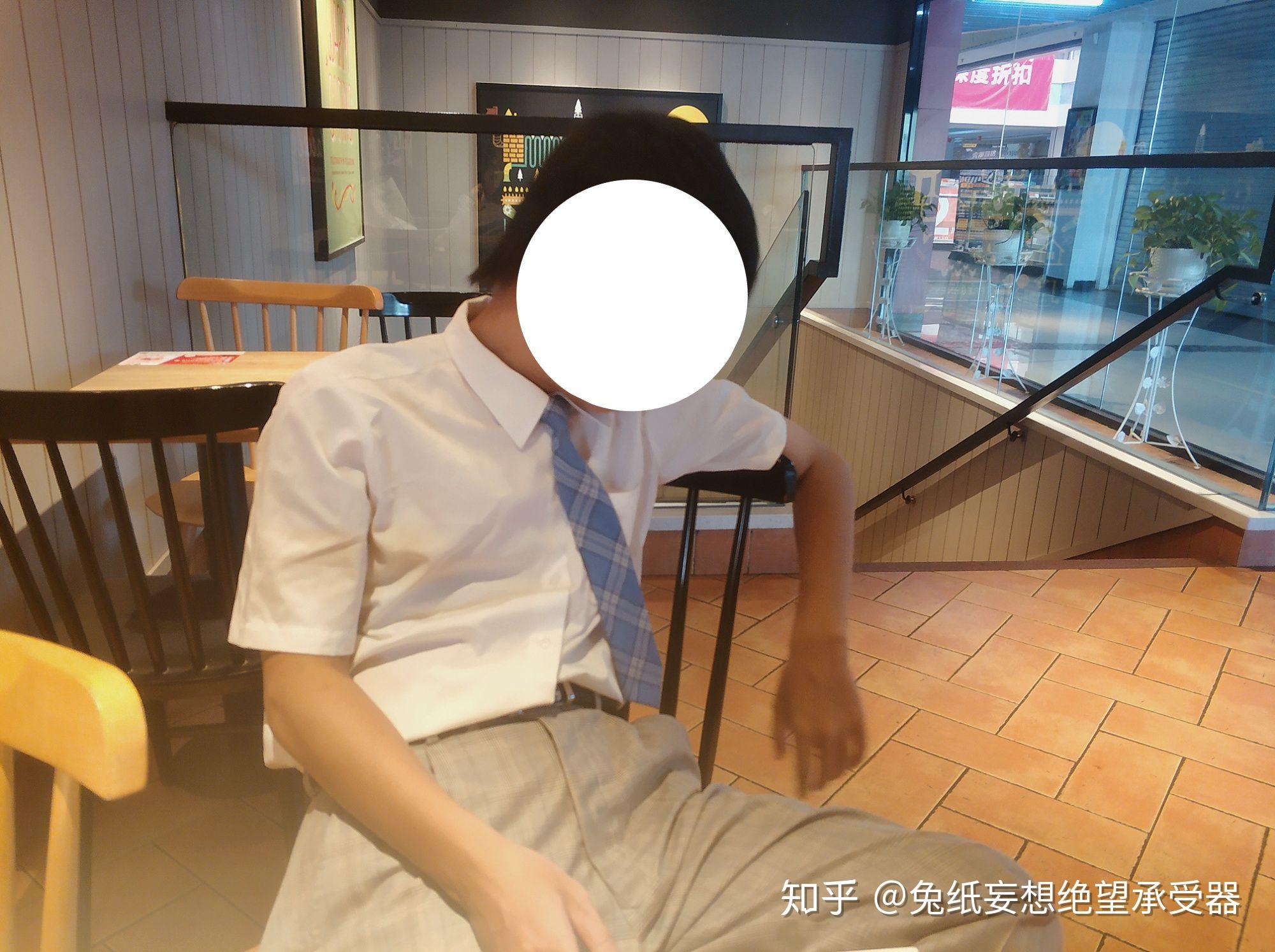 女生穿jk制服或者lolita男生穿什么出去比较好