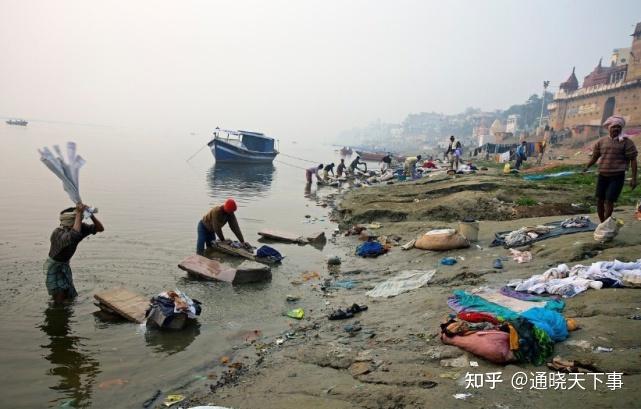 印度人与恒河水的相爱相杀含粪量超标反而成了底层人的营养来源