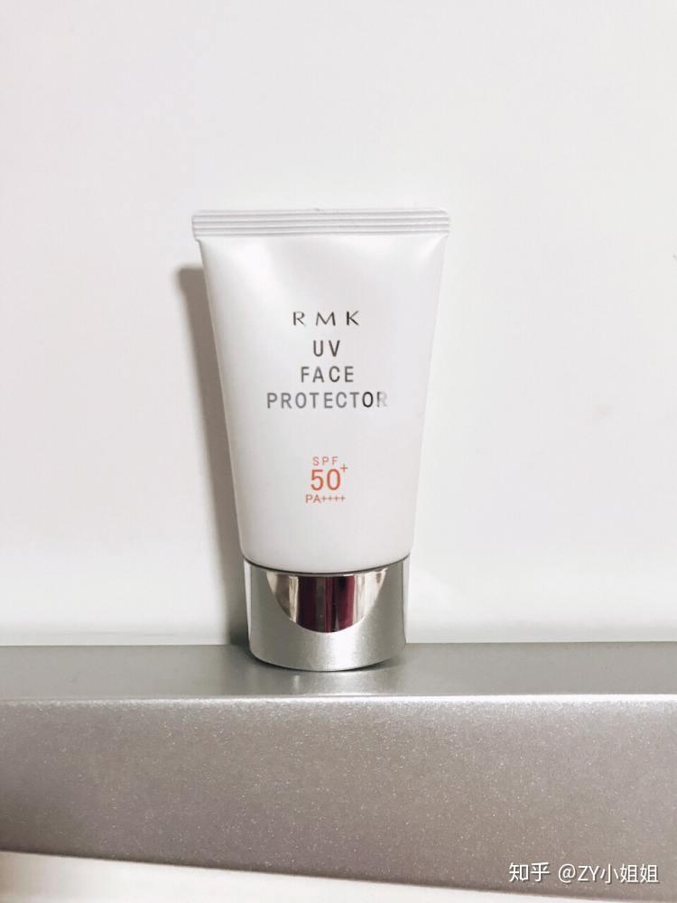 粉底液用在第几步 v2-1929136d5543a3c55f11d4ae3e4b04f9_r.jpg